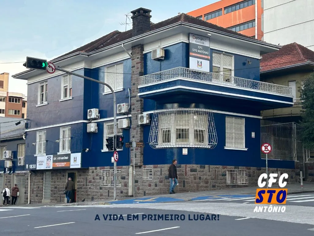Fachada do CFC Sto Antônio, na Rua Bento Gonçalves, 1830, em Caxias do Sul